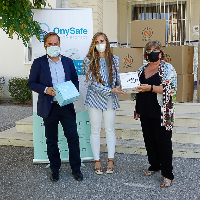 ©Ayto.Granada: EL AYUNTAMIENTO DE GRANADA REPARTE 10.000 MASCARILLAS ENTRE LOS CENTROS EDUCATIVOS DE LA CIUDAD 